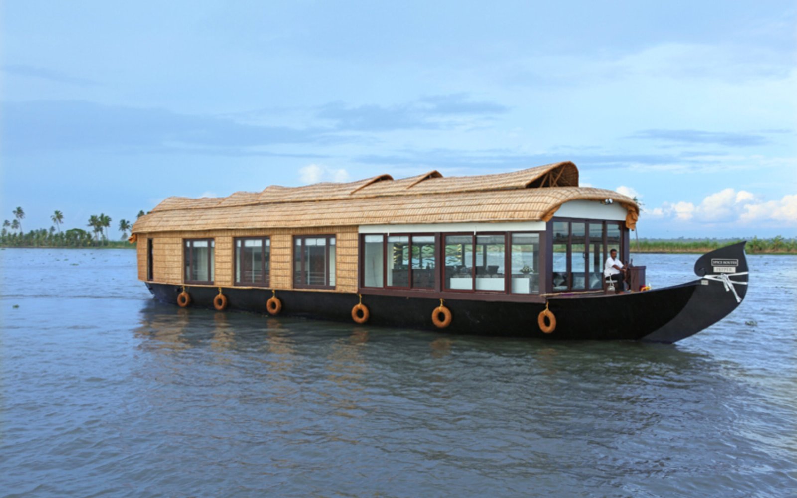 houseboat cruise in monsoon