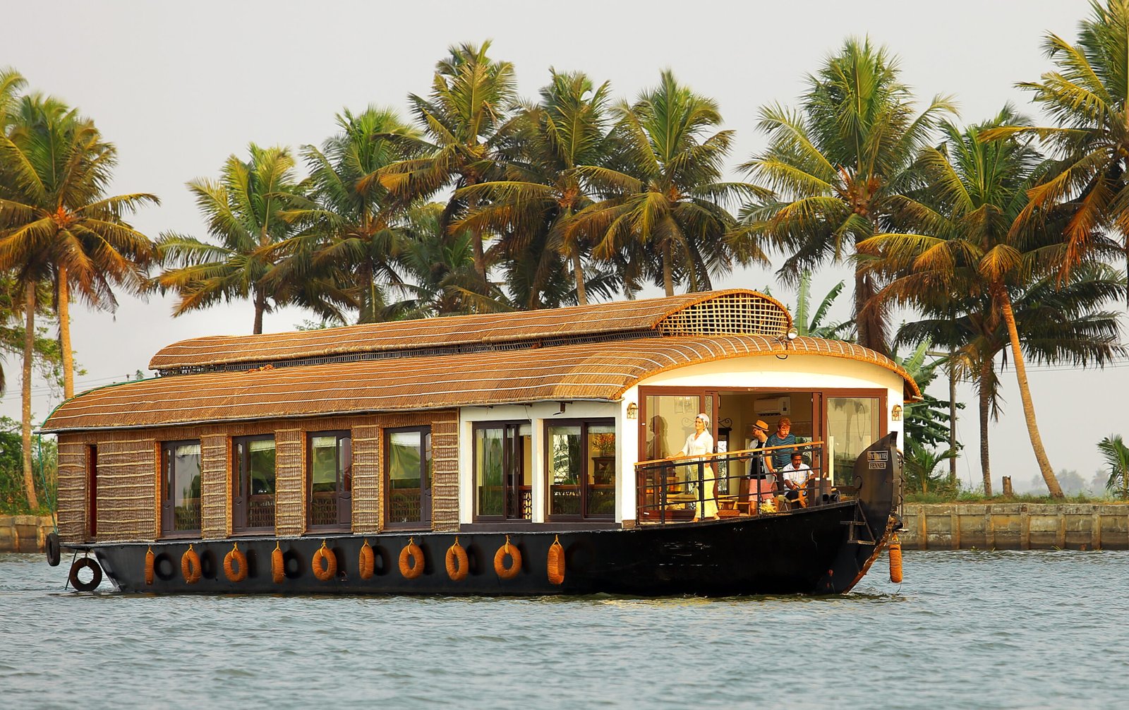 Alleppey luxury houseboat cruise