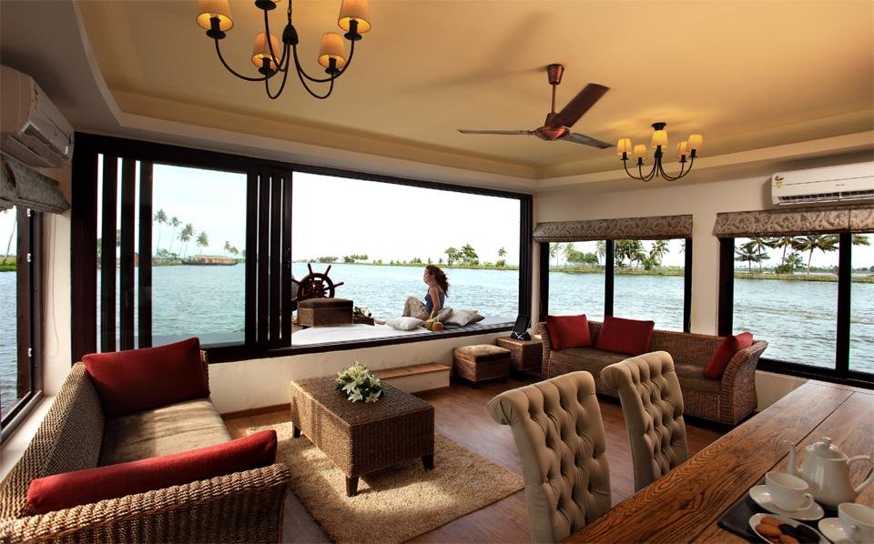 houseboat cruising alleppey